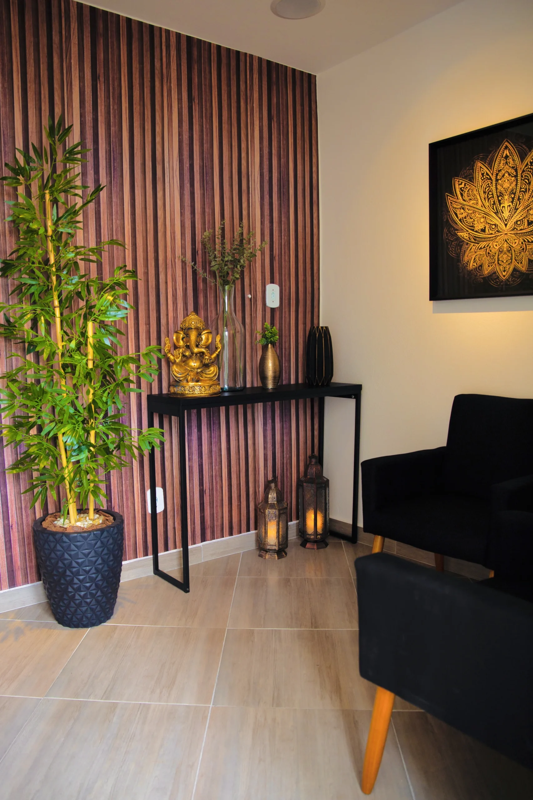 Sala de massagem privativa com iluminação quente - SPA NURU Barra da Tijuca
