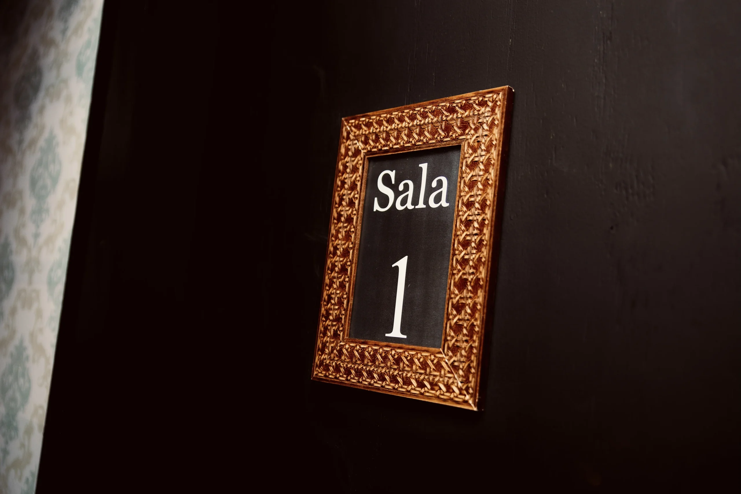 Sala de massagem privativa com iluminação quente - SPA NURU Barra da Tijuca