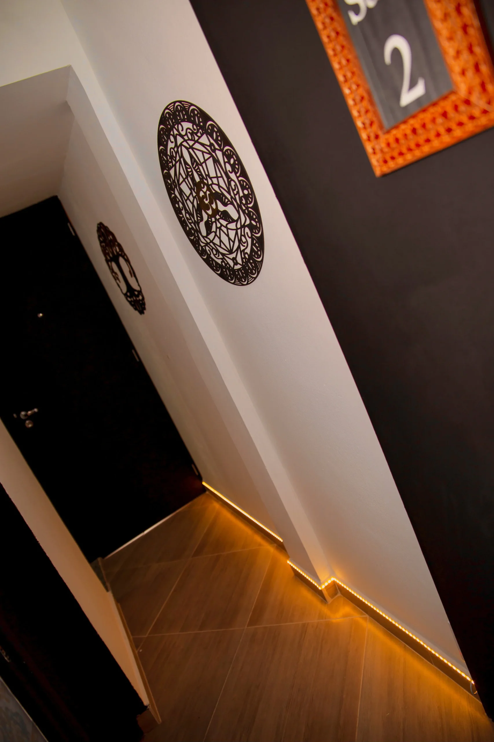 Sala de massagem privativa com iluminação quente - SPA NURU Barra da Tijuca
