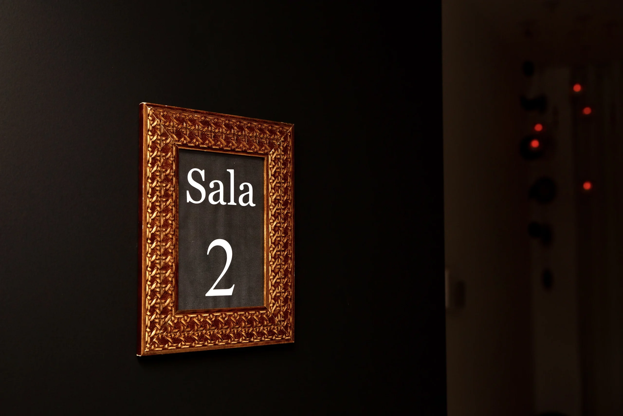 Sala de massagem privativa com iluminação quente - SPA NURU Barra da Tijuca