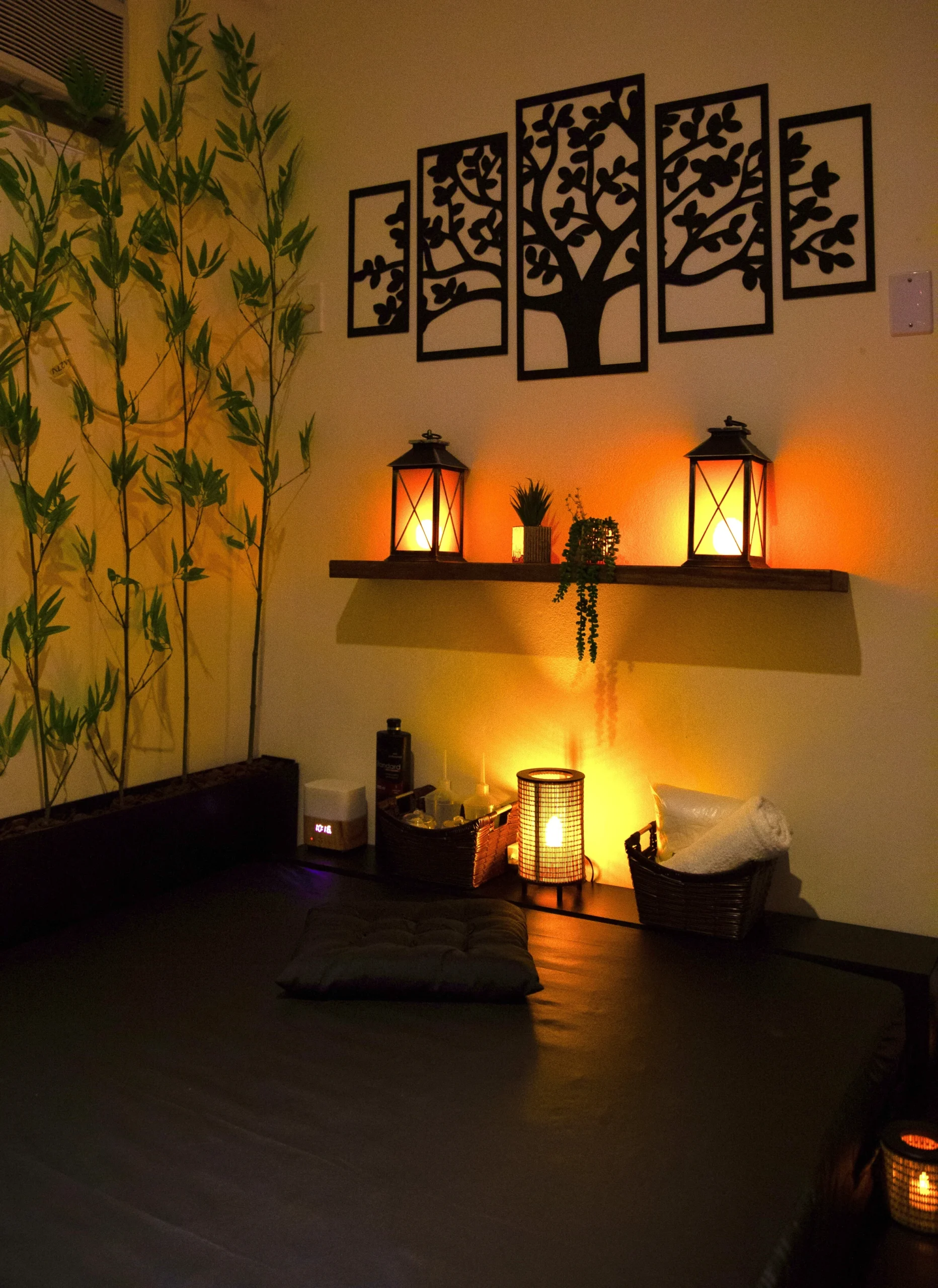 Sala de massagem privativa com iluminação quente - SPA NURU Barra da Tijuca